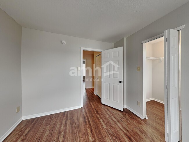 Building Photo - 1413 Dowell St