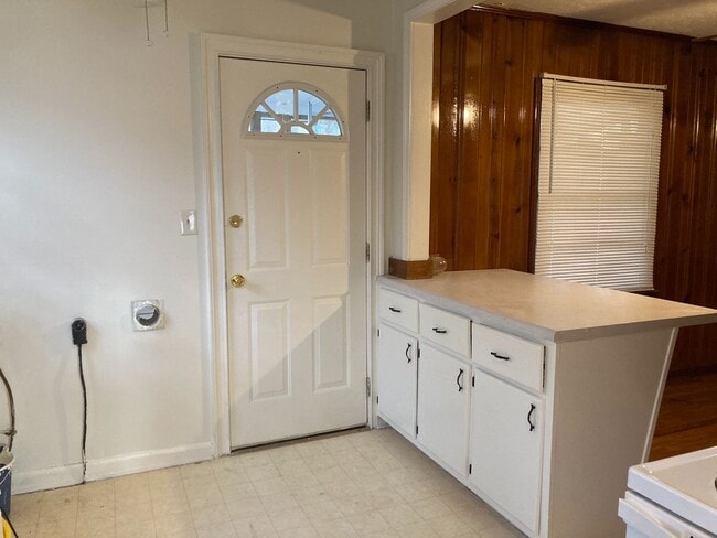 Building Photo - 2/1 Home in Garden Lakes $995.00