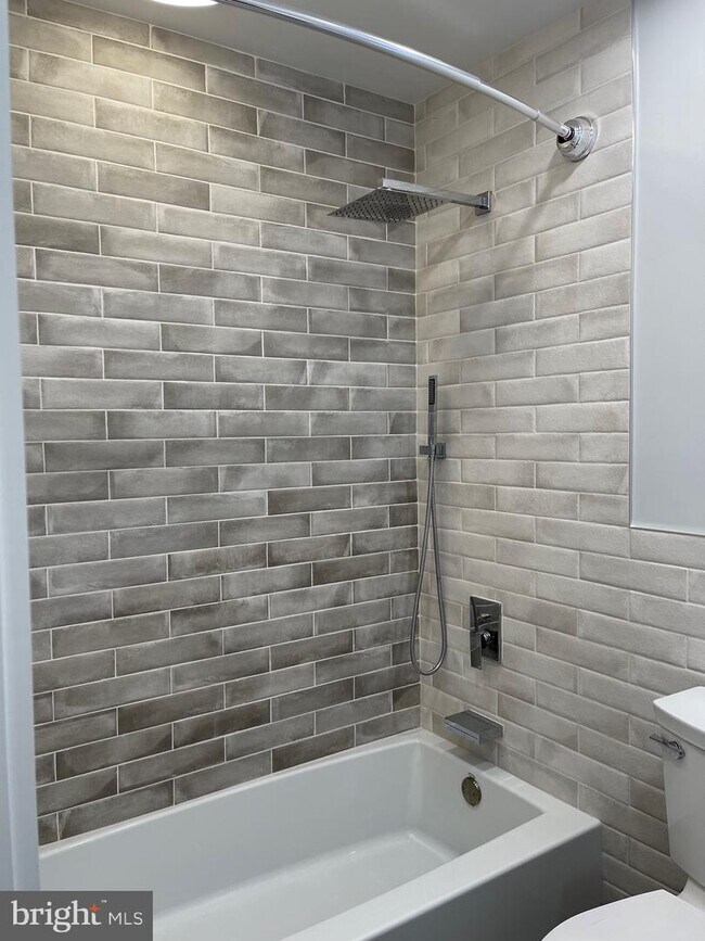 Building Photo - 519 G St SW