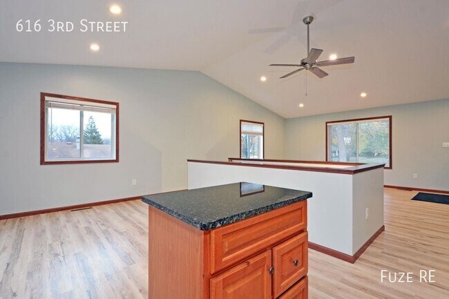 Building Photo - 616 N 3rd St