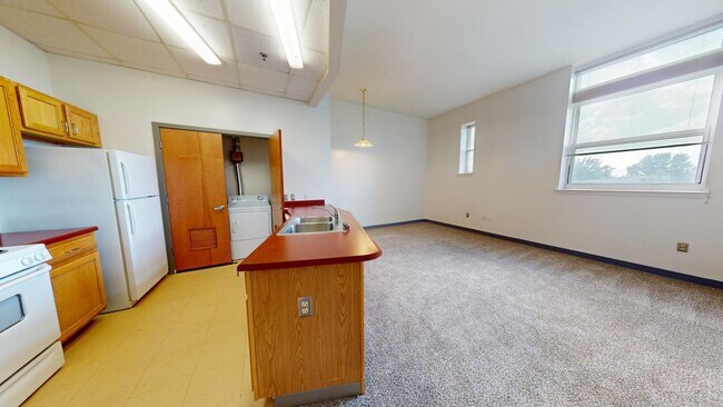 Interior Photo - z-103125-West Paseo, LLC