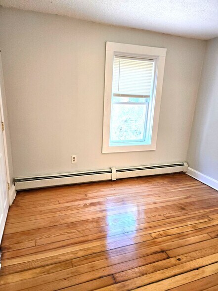 Building Photo - 31 Beecher St