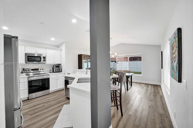 Building Photo - 1063 Cedar Falls Dr