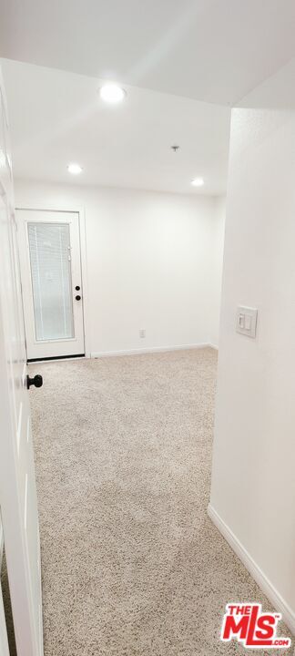 Building Photo - 108 W Maple St