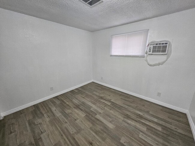 Building Photo - 2 Bedroom Home Located in Bullhead City