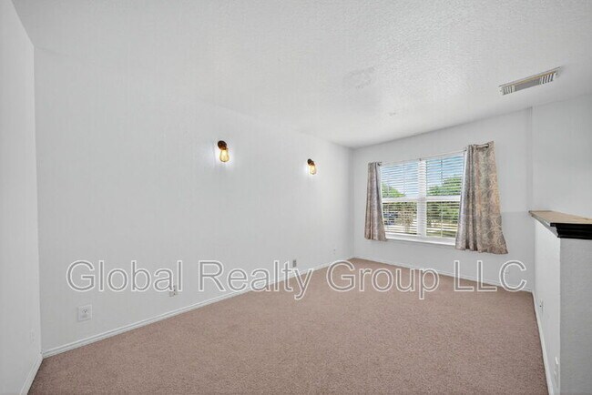 Building Photo - 215 Chisholm Trail