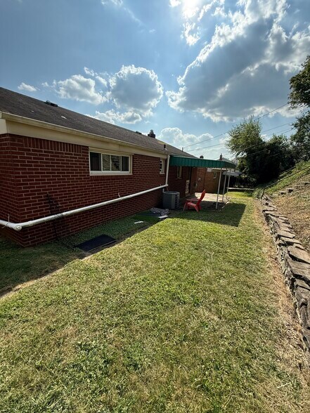 Building Photo - 235 McKinley St