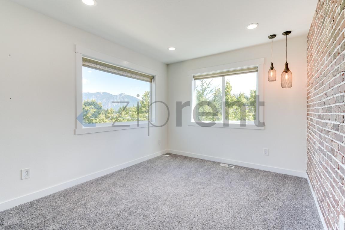 Building Photo - Unit
