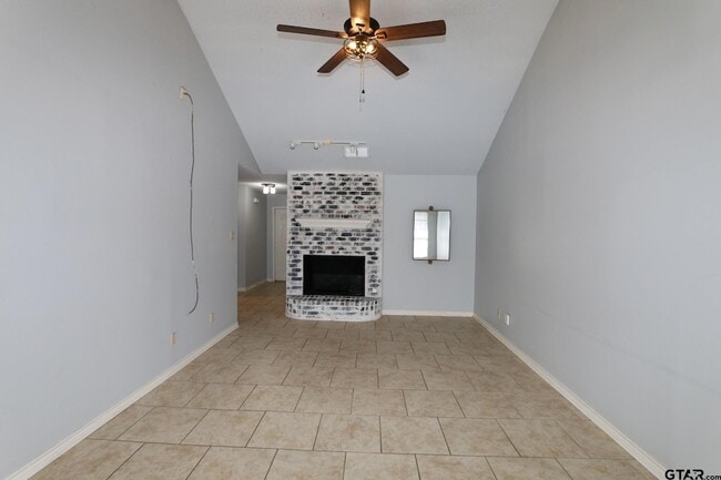 Building Photo - 963 Creekside Drive