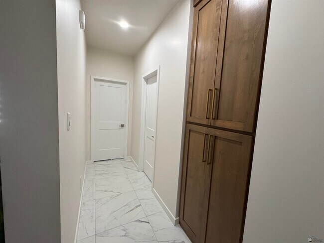 Building Photo - 4706 E Ortega St