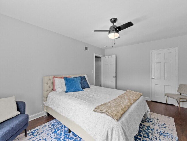 Building Photo - Enjoy Comfortable Arlington Living at Old Glebe Road!
