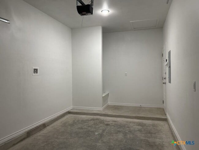 Building Photo - 3809 Hackberry Dr