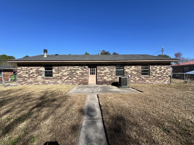 Building Photo - Home For Rent