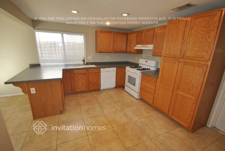Building Photo - 42705 San Julian Pl