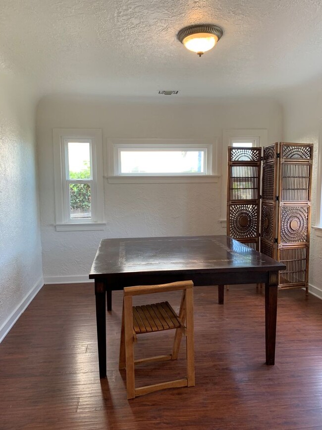Building Photo - Charming Santa Paula Home