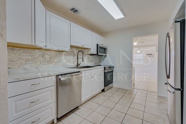 Building Photo - Updated Beachside Ormond Home