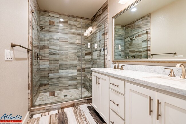 Building Photo - Gorgeous Condo | Premium Materials