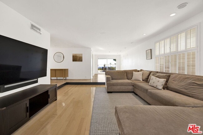 Building Photo - 906 Whitehaven Terrace