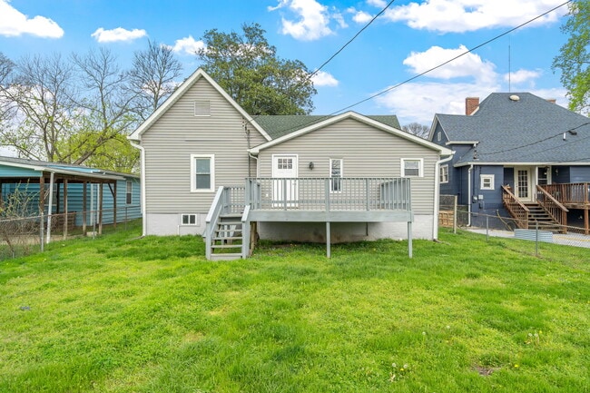 Building Photo - 206 E Springdale Ave