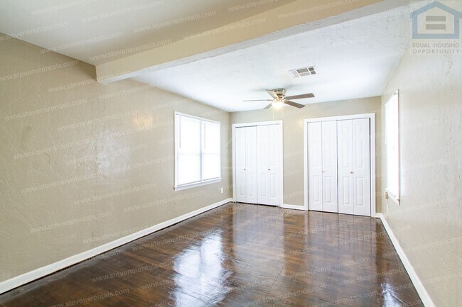 Building Photo - 2206 NW 19th St