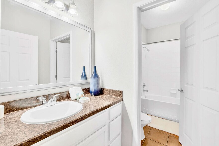 Building Photo - 14200 Avalon Rd