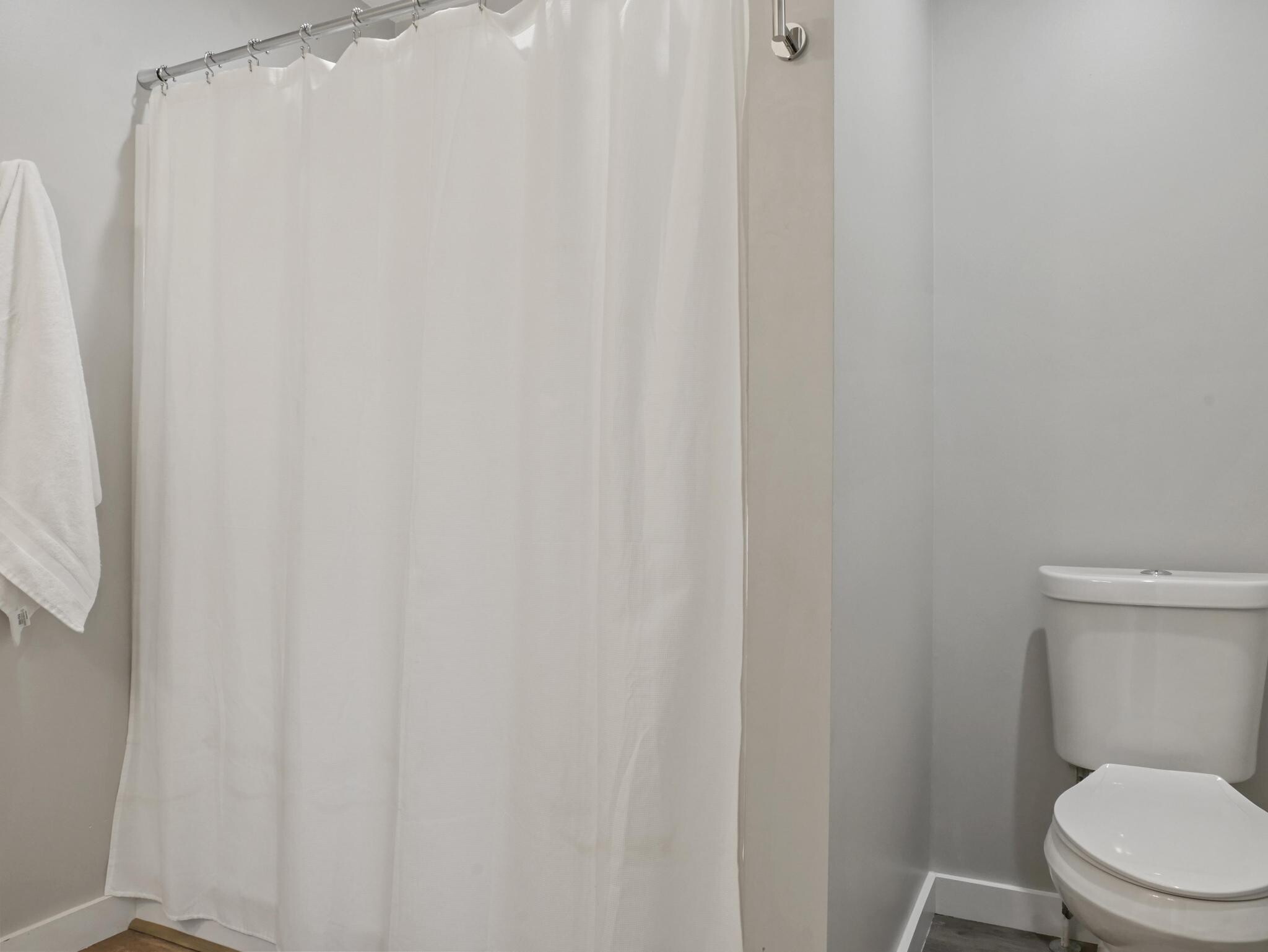 Upstairs bathroom - 105 Bobby Ridge Dr