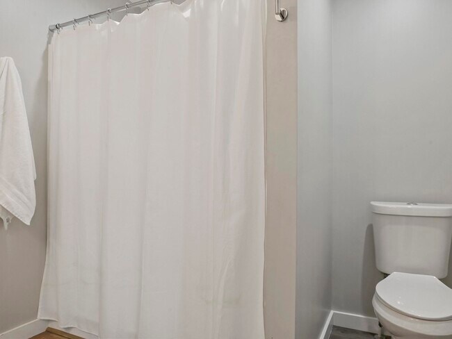 Upstairs bathroom - 105 Bobby Ridge Dr