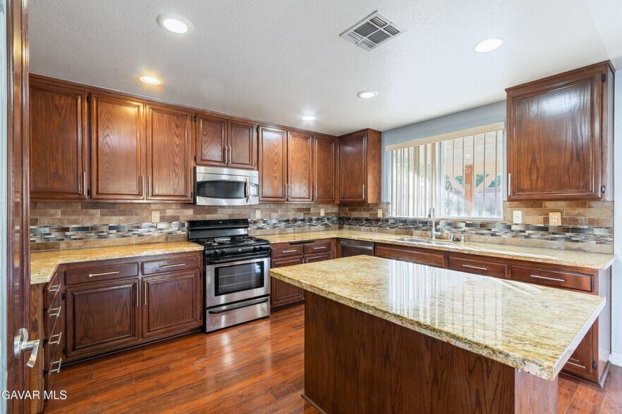 Building Photo - 44103 Sundance Ct