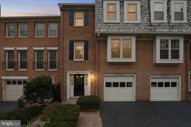 Building Photo - 5118 Woodmire Ln