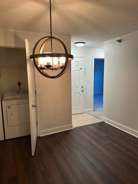 Building Photo - 623 Wyndhurst Dr