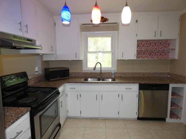 Building Photo - 5800 Meadowbrook Rd