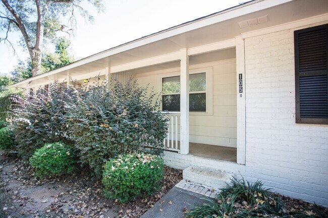 Building Photo - 105 Woody Dr