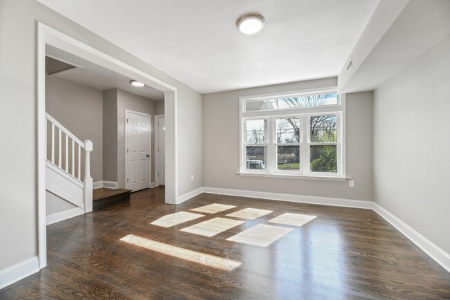 Building Photo - 3 Bedroom Rowhome- Baltimore City