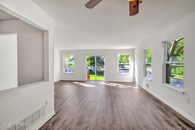 Building Photo - 1 Esplanade Way