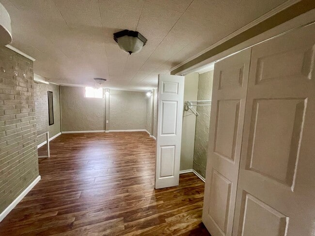 Building Photo - Sandusky Home