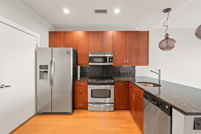 Building Photo - 25th Floor Condo in the heart of Uptown!!