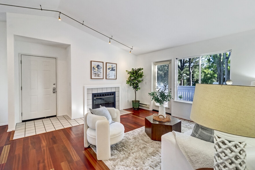 Building Photo - 242 Marina Lakes Dr