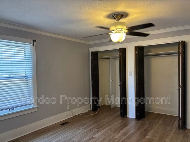Building Photo - 1519 W Sherman St