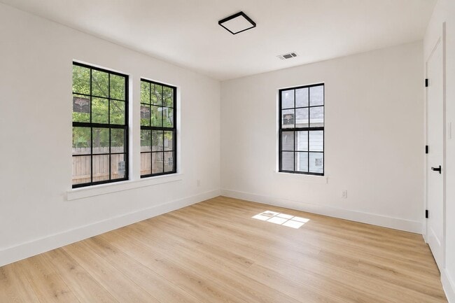 Building Photo - 960 Blythe St