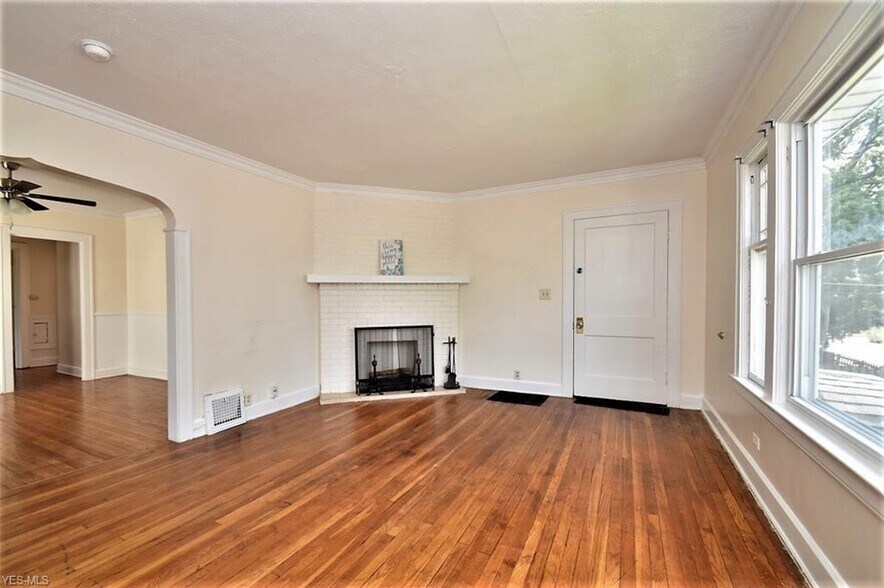 Building Photo - 1331 Nelson St