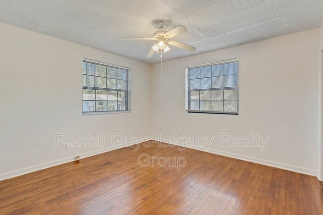 Building Photo - 5261 Quan Dr