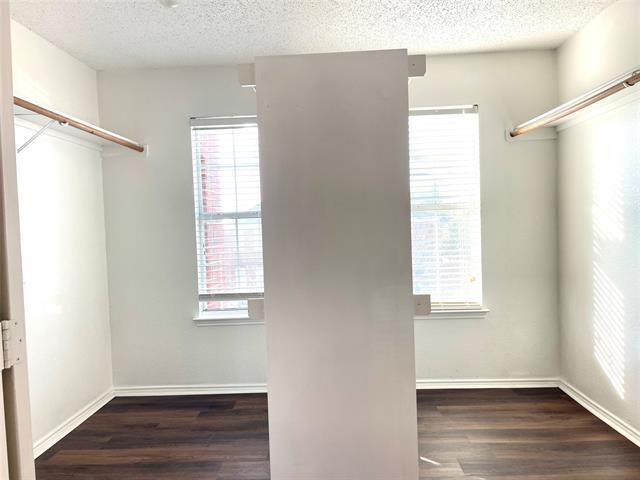 Building Photo - 7728 Parkwood Plaza Dr