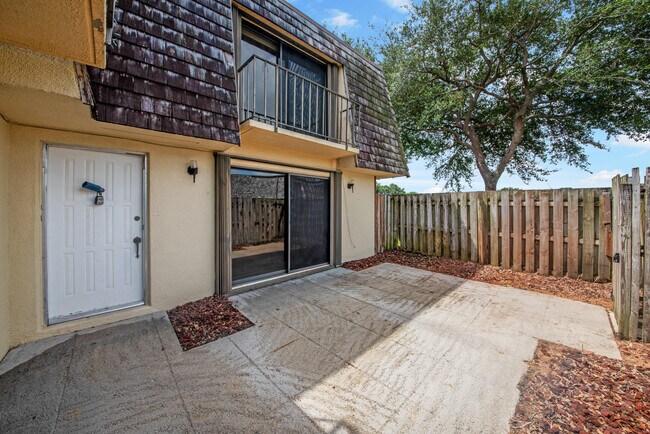 Building Photo - 388 Lake Arbor Dr