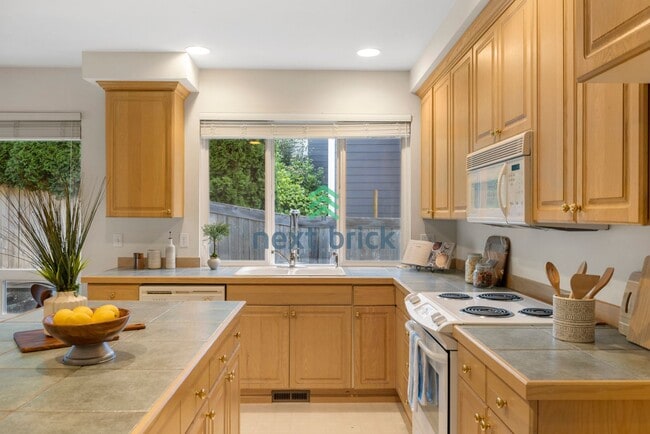 Building Photo - Stunning 3 BEDS & 2 BATH SINGLE FAMILY HOUSE FOR RENT