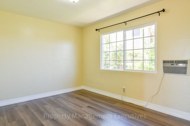 Building Photo - Nice 1 Bedroom, 1 Bath Apartment