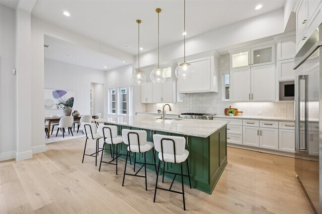 Building Photo - 3845 Van Ness Ln