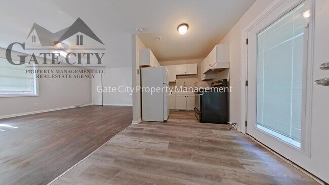 Building Photo - 2021 Maywood St