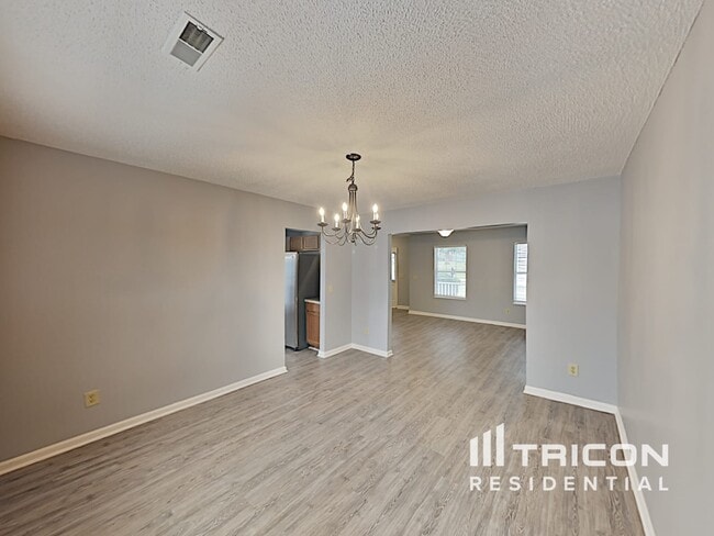 Building Photo - 210 Glen Rose Cir
