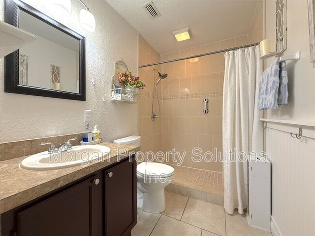 Building Photo - 5328 Denver Dr