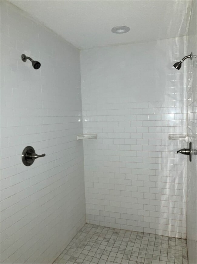 Building Photo - BEAUTIFUL! 2000 sq ft 3BR/2BA Home For Rent!